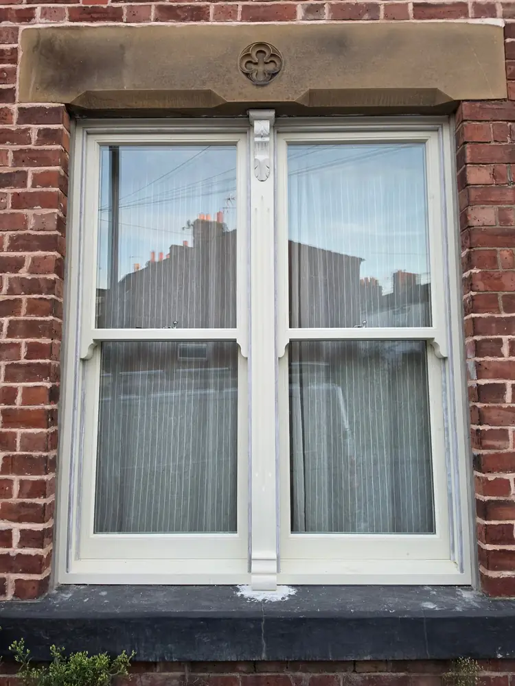 Pair of sliding sashes with carved mullion